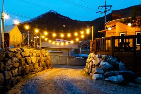 Youngwol Moon Lit River Pension Отели рядом с достопримечательностью «Byeolmaro Observatory»