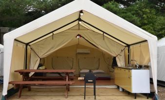 Baramheunjeok Glamping Caravan