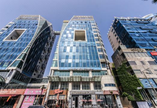 광안리 호텔오션뷰의 깔끔한 객실 내부 이미지