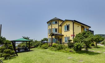 Jeju Hue in Aewol Pension