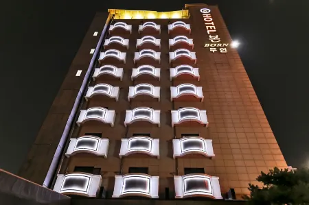 Born Hotel Cheongju Отели рядом с достопримечательностью «Университет Чхонджу»