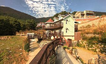 Geojedo Twin Castle Pension