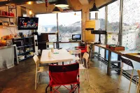 Life Guesthouse - Hostel