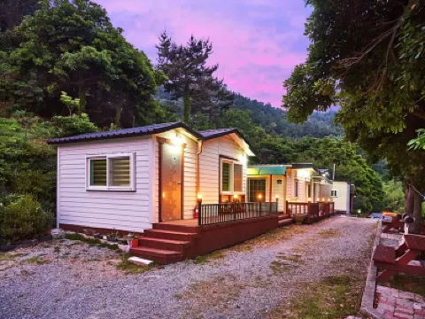 Yeosu Dolsan Healing Pension Hotels near Hyangiram Hermitage