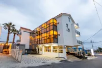 Jeju Seolem Pension Hotels in der Nähe von Strand Gwakji Gwamul