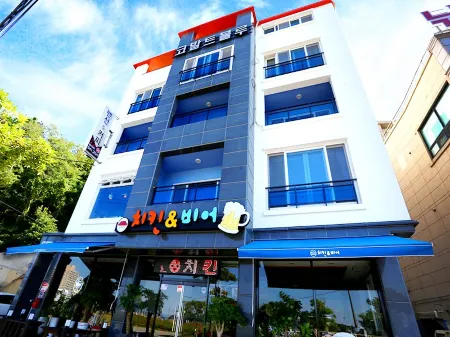Tongyeong Cobalt Blue Pension Отели рядом с достопримечательностью «Skyline Luge Tongyeong»