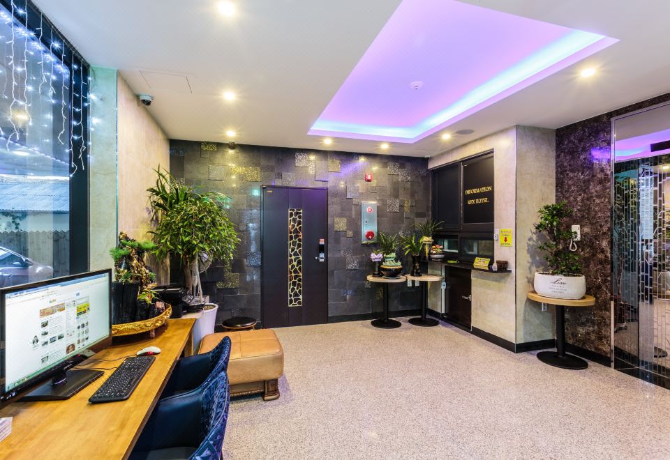 3. 렉스 호스텔..