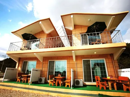 Ganghwado Albatross Dream Pension Отели рядом с достопримечательностью «Dongmak Beach»