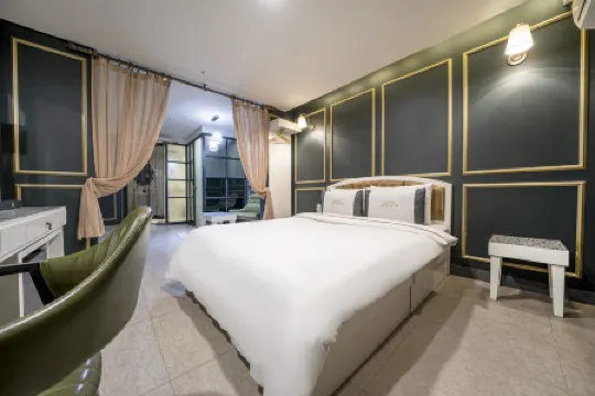 Sanbon Kkumuigungjeon Отели рядом с достопримечательностью «Hansei University»