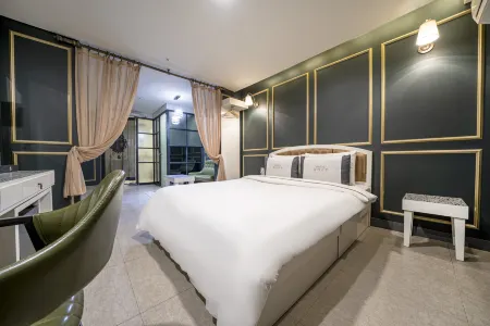 Sanbon Kkumuigungjeon Отели рядом с достопримечательностью «Hansei University»