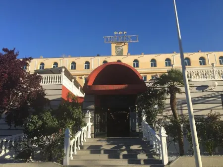 Hotel Torres I Отели рядом с достопримечательностью «Fuente De Los Cerezos»