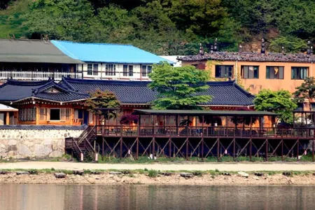 Yangju Sukyungdang Hanok Pension Отели в г. Янджу
