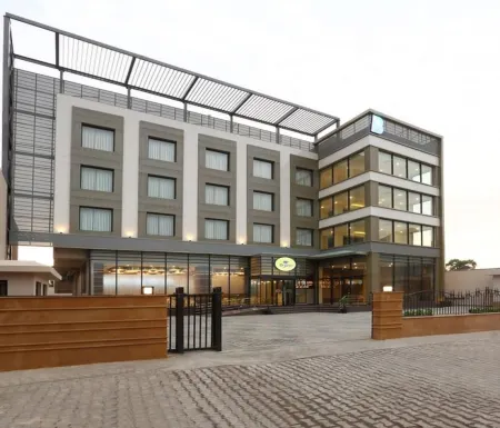 Centrum Hotel by Brijwasi Отели рядом с достопримечательностью «Шрай Кришна Джанмастан Темпл»