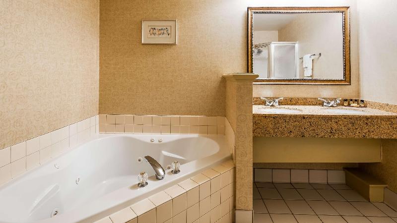 Best Western Plus Revere Inn & Suites