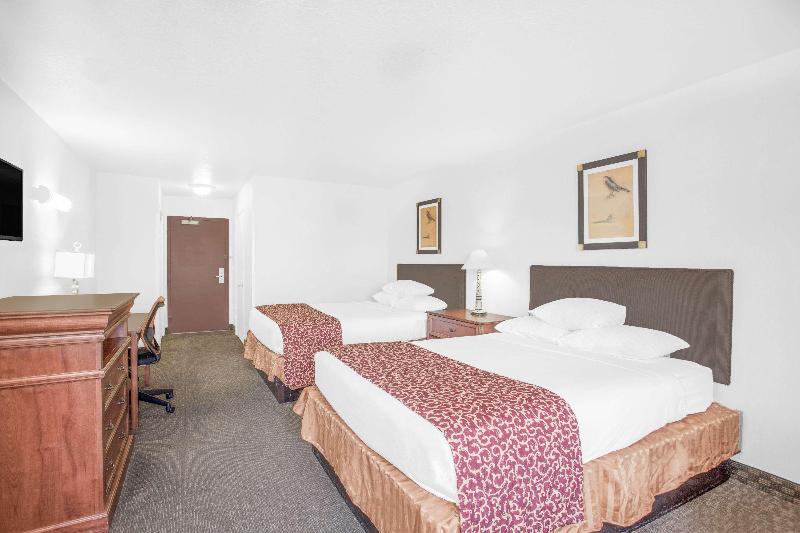 Ramada by Wyndham Barstow