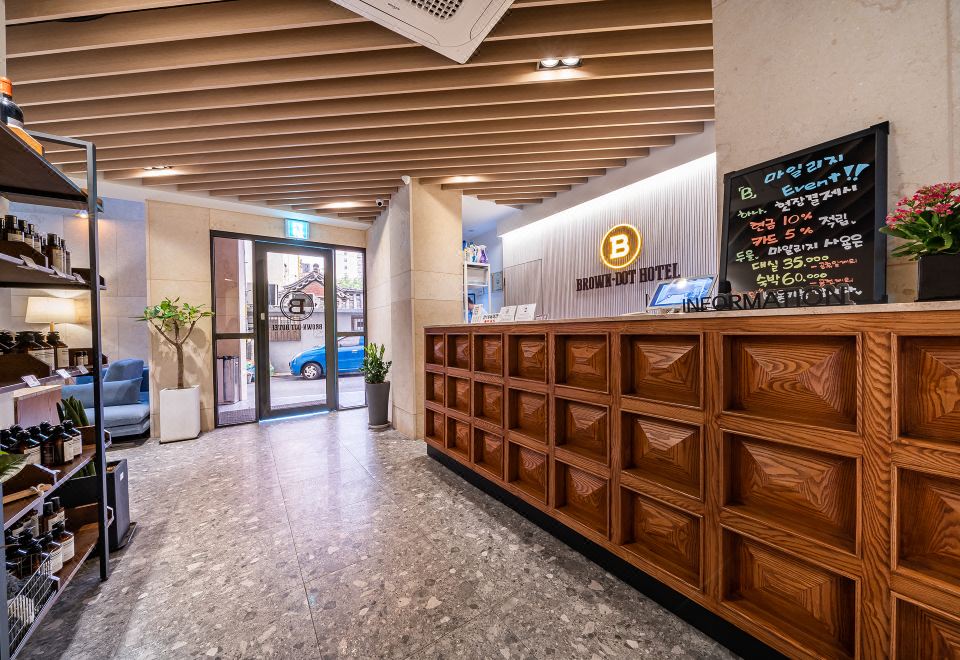 브라운도트 성신여대점 인테리어