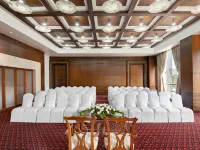 Radisson Blu Hotel Ahmedabad Hotels near Paldi
