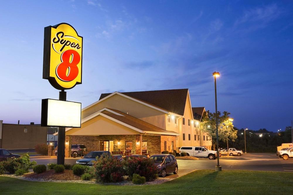 Super 8 by Wyndham Alton