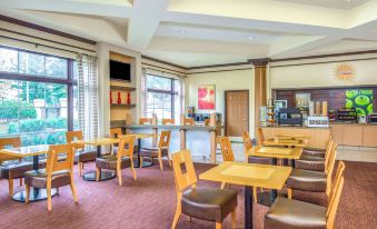 La Quinta Inn & Suites by Wyndham Atlanta Ballpark/Galleria