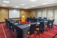 La Quinta Inn & Suites by Wyndham Atlanta Ballpark/Galleria Hotels in Smyrna