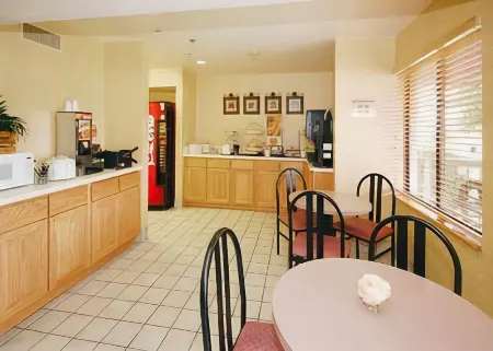 Sleep Inn & Suites Spring Lake - Fayetteville Near Fort Bragg