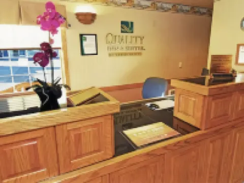 Naval Suites, near Shipyard, Bremerton โรงแรมในเบรเมอร์ตัน