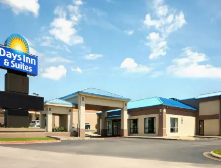 Quality Inn & Suites Moline - Quad Cities