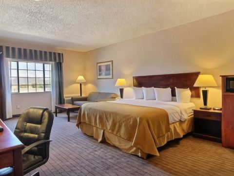 Quality Inn & Suites Grants - I-40