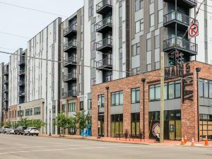 FRONTDESK Main & Clay Apts Louisville