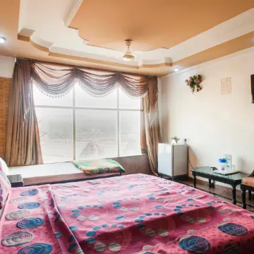 Hotel Peepal Tree - Housity