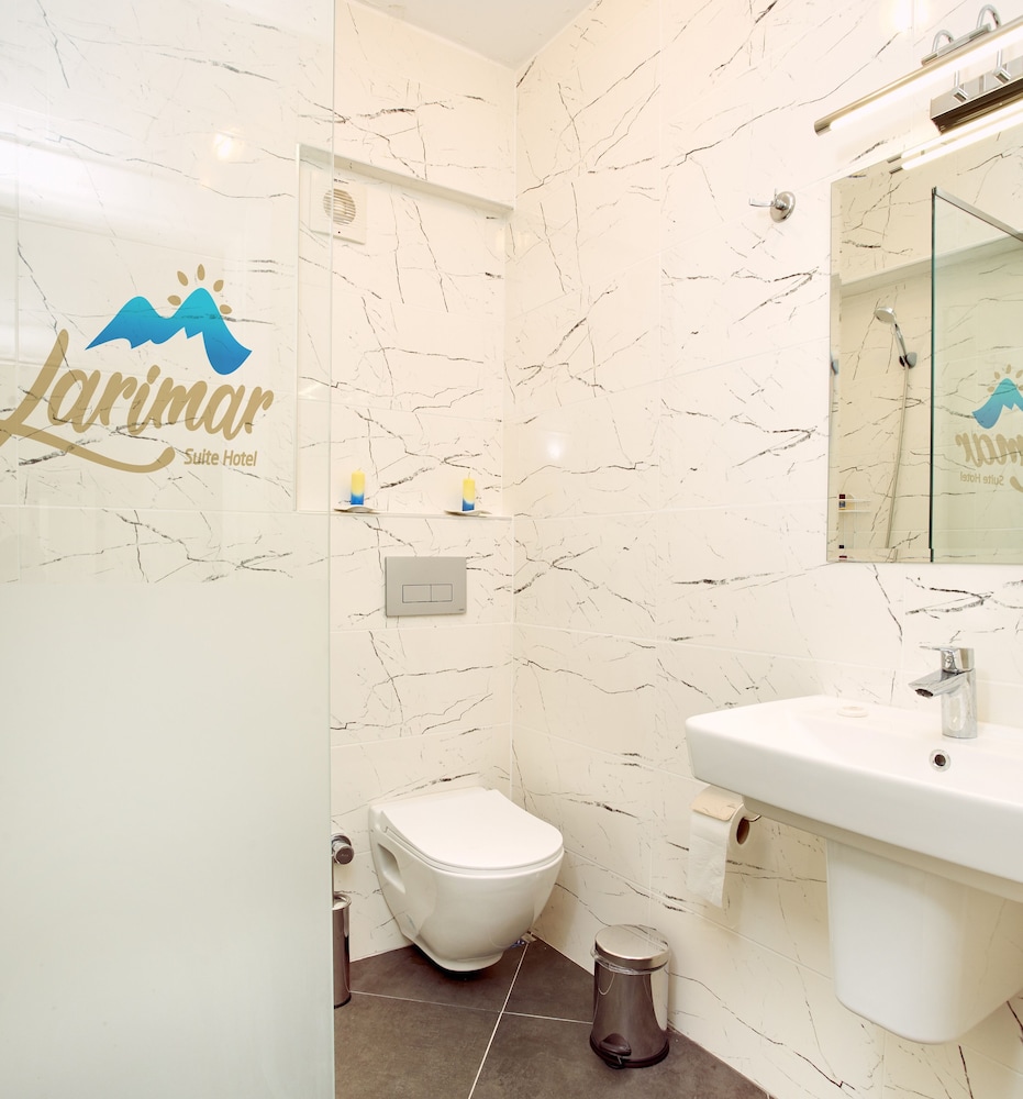 Larimar Suite Hotel