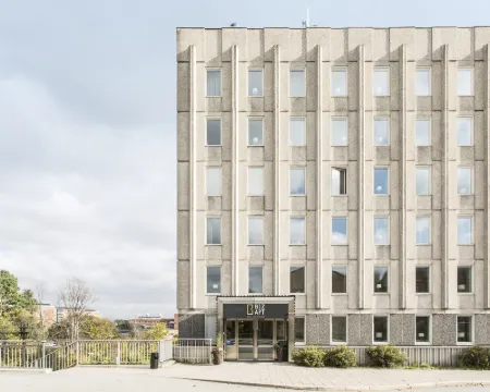 Biz Apartment Solna Hoteles en Solna