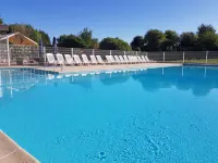 Dina with Parking and Shared Pool