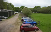 Little Foxes Hotel & Gatwick Airport Parking - parking