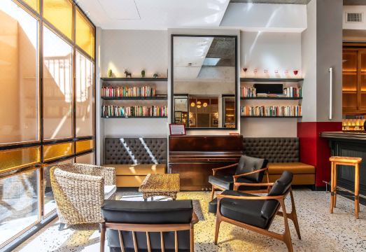 깔끔하고 세련된 객실 내부