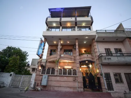Apple Homestay Отели рядом с достопримечательностью «Ghanta Ghar Jodhpur»