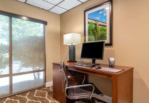 컴포트 인 객실