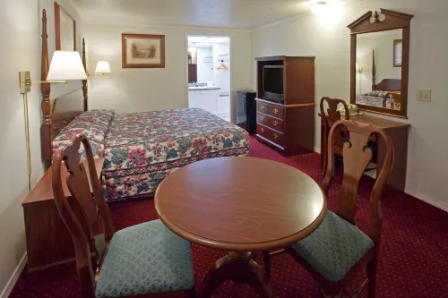 Americas Best Value Inn Lansing - parking