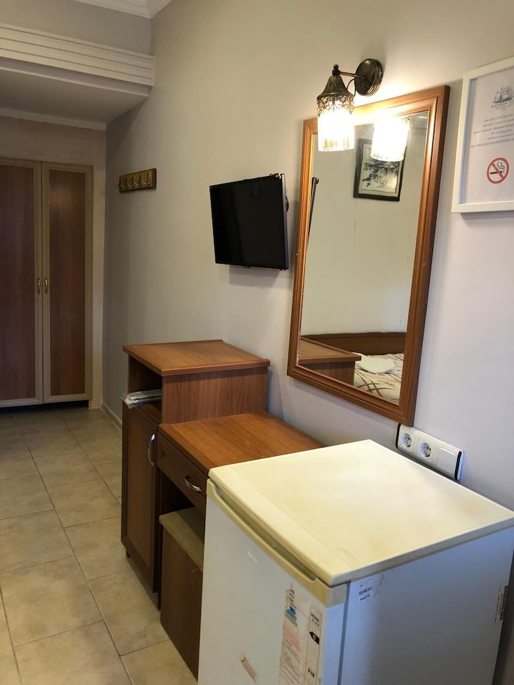 Assos Kadırga Otel