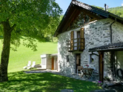 Sole Hotels in Acquarossa