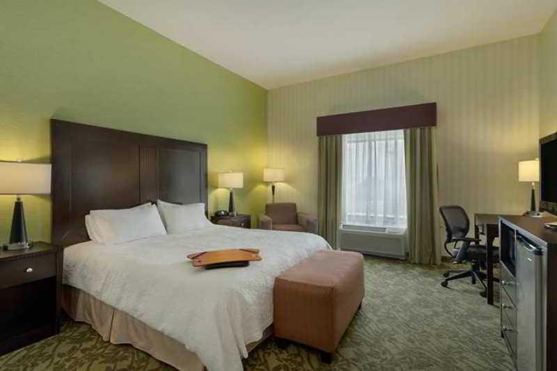 Hampton Inn Detroit Roseville