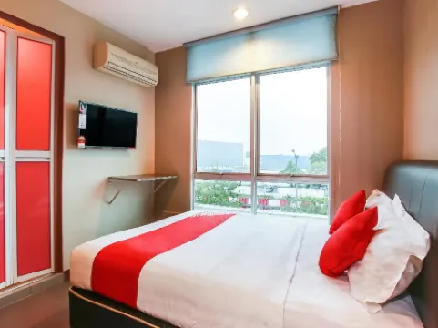 Hotel O Taj (Seksyen 7)