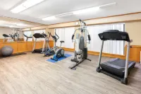 Ramada by Wyndham Coquitlam - Gym