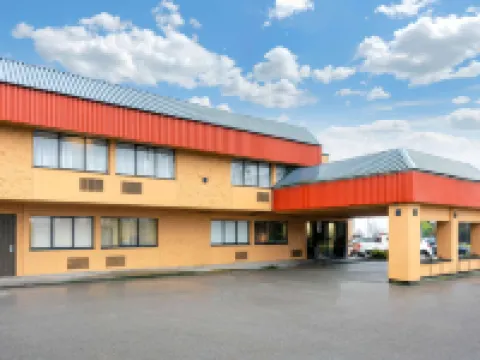 Ramada by Wyndham Coquitlam Hotels in Coquitlam