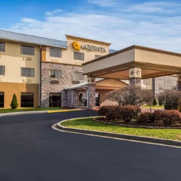 La Quinta Inn & Suites by Wyndham Fairborn Wright-Patterson