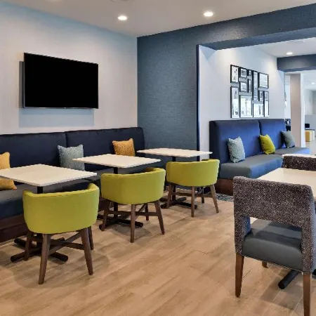 Hampton Inn by Hilton Cedar Falls Downtown