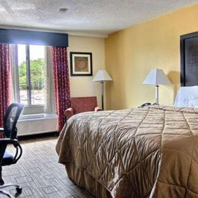 Quality Inn & Suites Greenville Near Downtown Hotels near Falls Park on the Reedy
