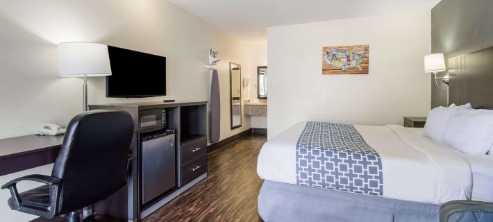 Econo Lodge Near Motor Speedway Hotels in Bristol