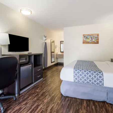 Econo Lodge Near Motor Speedway
