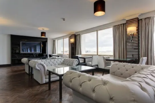 Renaissance London Heathrow Hotel